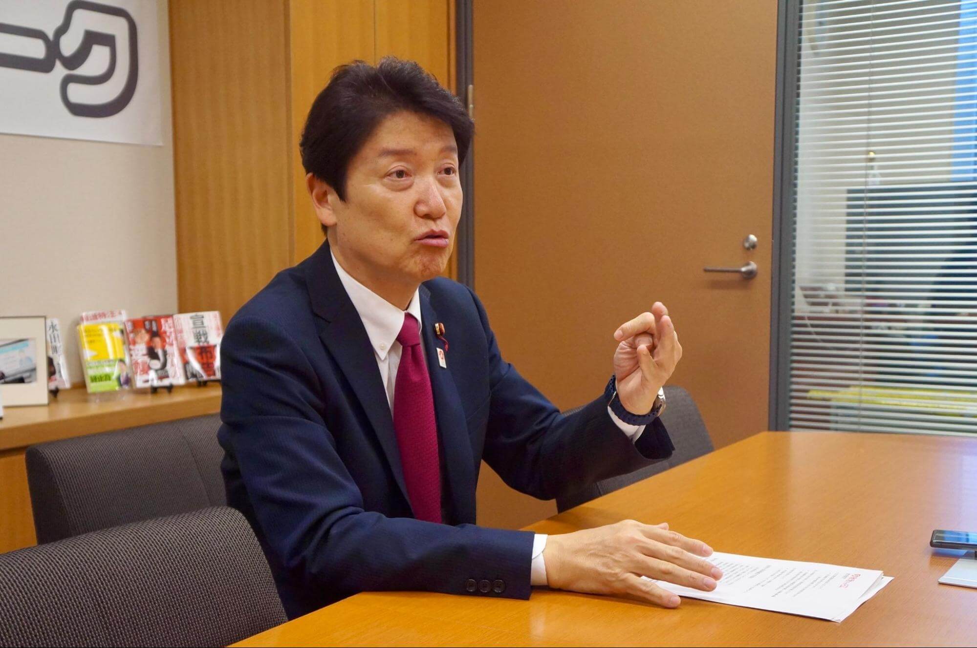 足立康史議員インタビュー