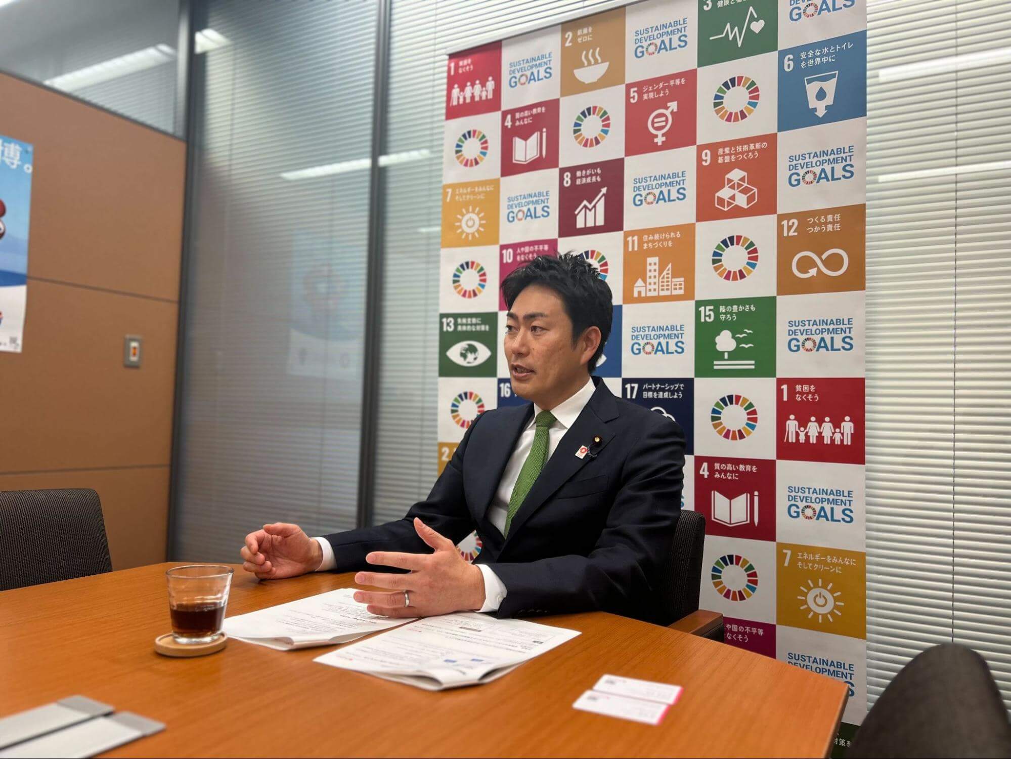 青柳仁士議員インタビュー