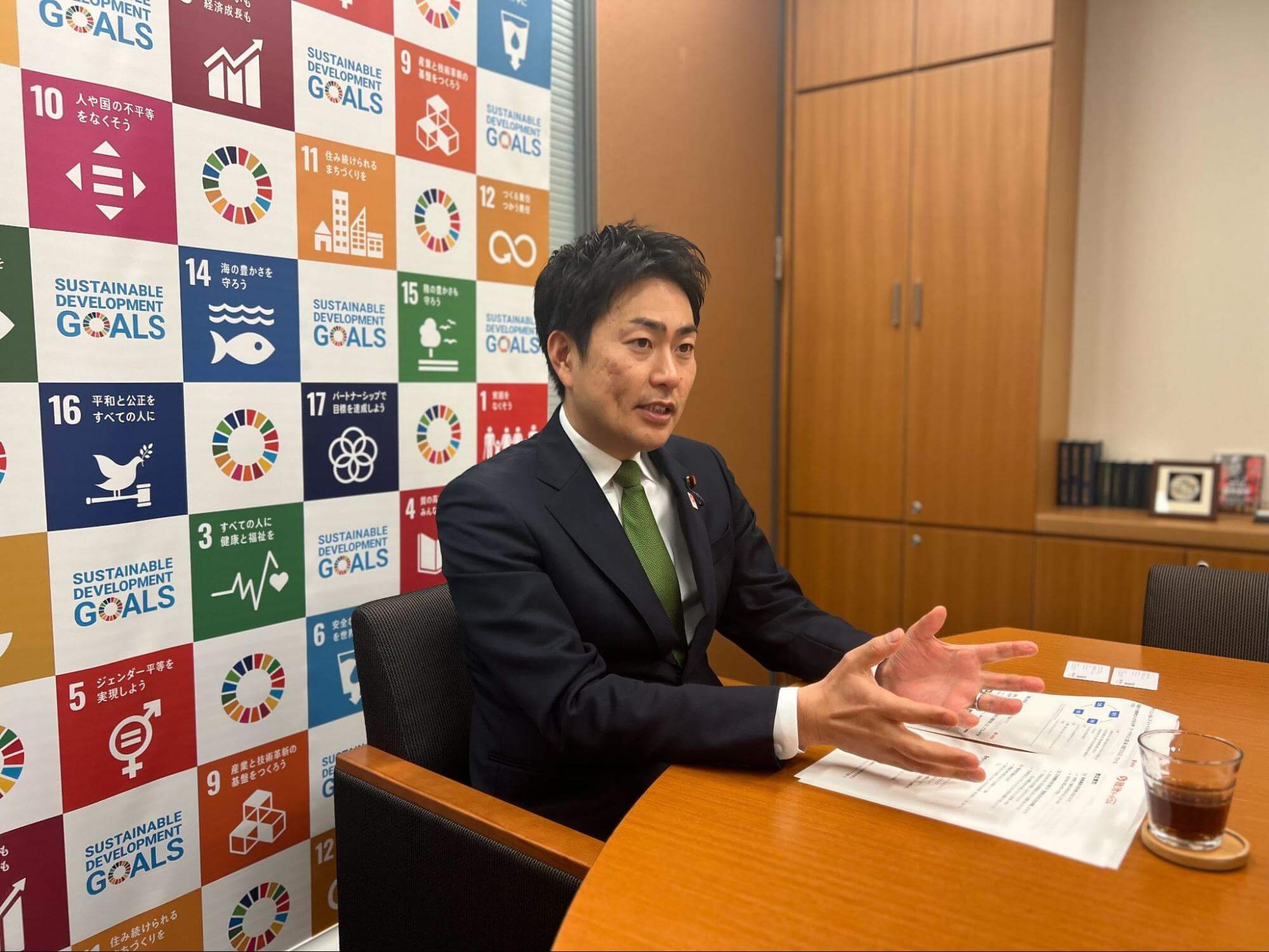 青柳仁士議員インタビュー