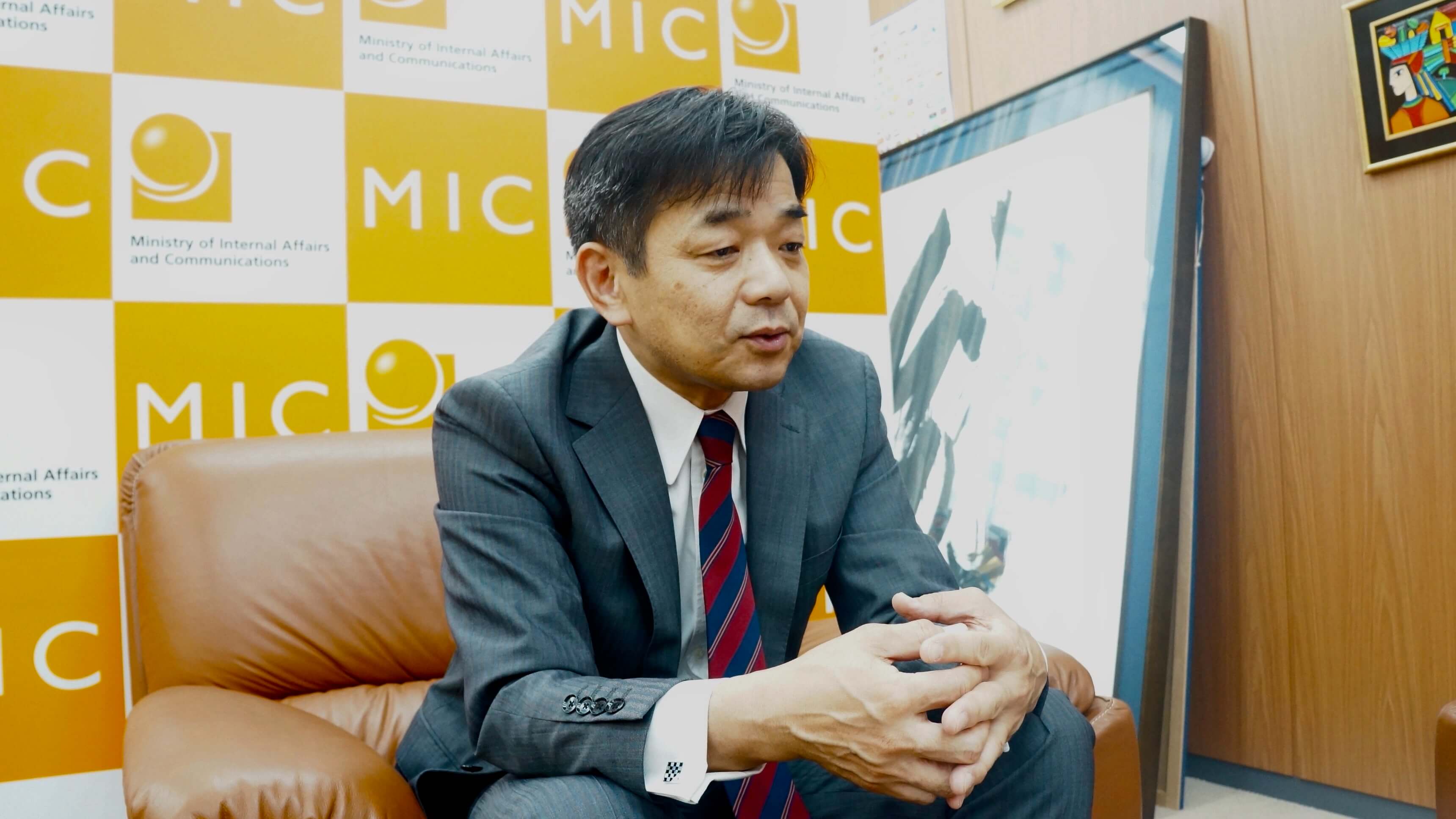 𫝆川拓郎審議官インタビュー