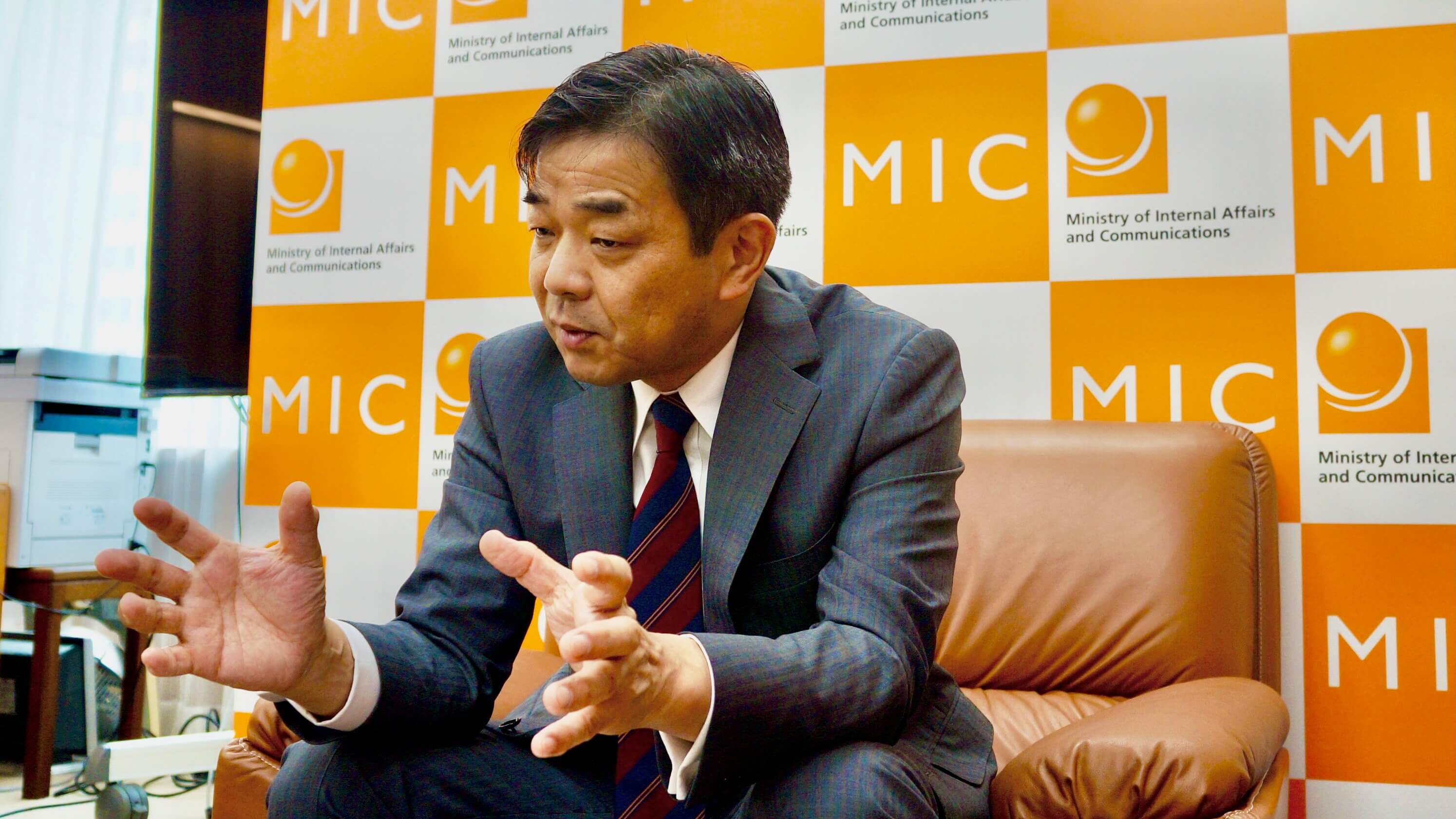 𫝆川拓郎審議官インタビュー